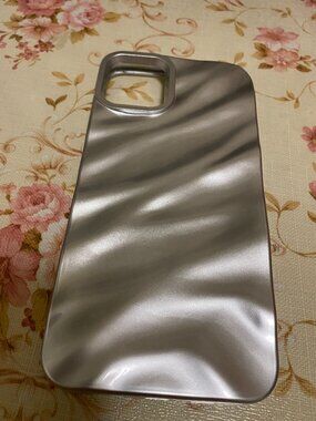 Metallic Silver 3D Wavy Case | Like New
